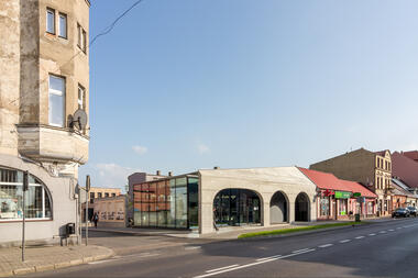 Bus Stop Education Community Center / Neostudio Architekci