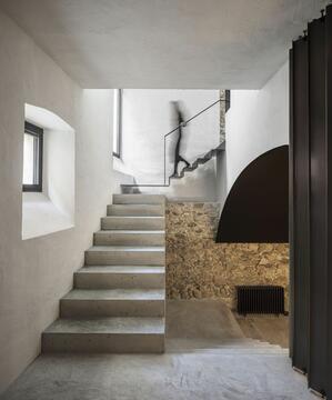 Ampliación de una casa entre medianeras en Cruïlles / majoral·tissino, architects