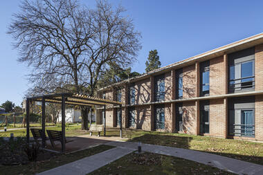 Sentidos Comprehensive Center for the Elderly / Estudio Cordeyro & Asociados