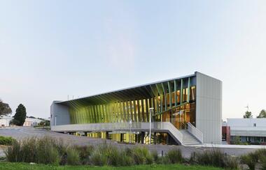 Centro de Sustentabilidad y Oportunidad de Innovación Knox / Woods Bagot
