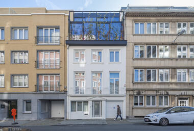 Espacio de trabajo y vivienda A. / dmvA