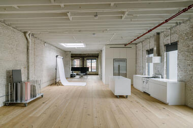 Gallery of TBSP Photography Studio / CKMS Design  - 1