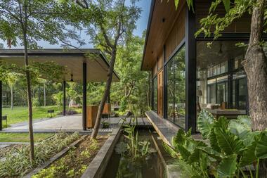 Kalrav Villa / VPA Architects