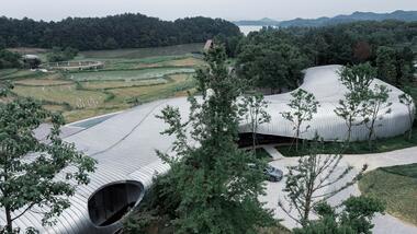 Centro Comunitario de la Naturaleza Xinyu / MONOARCHI