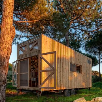 Adraga Tiny House / Madeiguincho