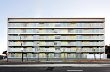 Viviendas Sociales de Alquiler en Terrassa  / TAC Arquitectes