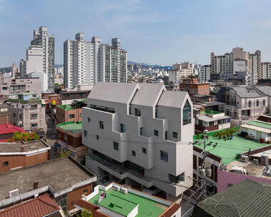 T Roof Commercial and Residential Building / SOSU Architects