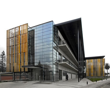 Edificio Block Social Nestlé / GH+A | Guillermo Hevia