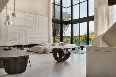 Gallery of Powerful Exterior, Moving Interior Residence / Dorit Sela  - 7