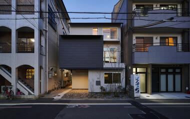 麓町屋，错位与“路室” / OHArchitecture