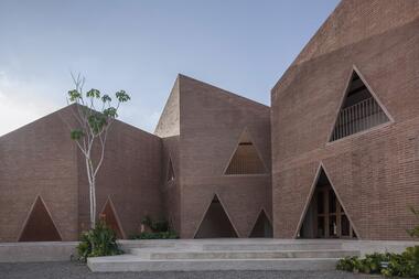 Galería de Colegio María Montessori Mazatlán / EPArquitectos + Estudio Macías Peredo  - 24