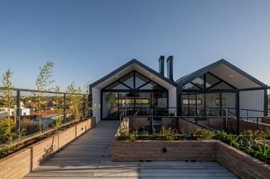 2x3 Triplex in URCA / Choza. Espacio de Arquitectura