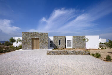 Dashed House / G&A Evripiotis