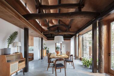 Gallery of House over the wall / Chaoffice  - 1
