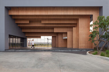 Escuela Ratchut / Design in Motion