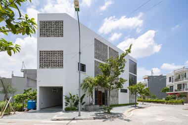 Bung Binh House / NH Village Architects
