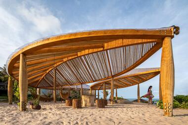 Pavilhão Folhas Sagradas / Atelier Daniel Florez
