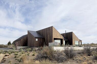 Octothorpe House / Mork-Ulnes Architects 