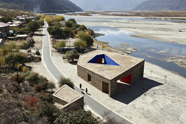 Centro de Visitantes en el Río Niyang / Standardarchitecture + Zhaoyang Architects