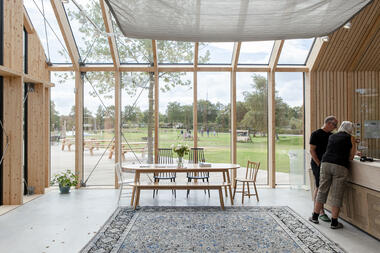 Edificio central del parque De Klepperstee / Vakwerk Architecten