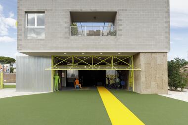 Una vivienda vigoréxica / Impepinable Studio