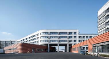 Caishi Campus of Jinan Licheng No. 2 Middle School / TONG YUAN DESIGN