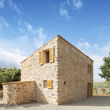 Casa ca na Joaneta / TORO Arquitectura + Different Design