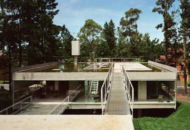 Casa en Aldeia da Serra  / MMBB Arquitetos + SPBR Arquitetos