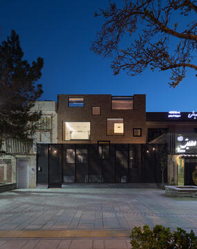 Gallery of In - Between House / MA Office  - 16