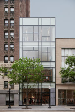 COS Chicago Oak Street / COS in-house architectural team