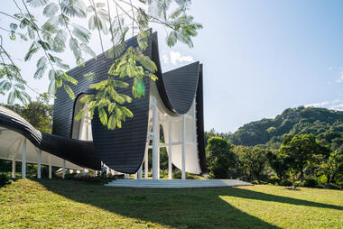 The Manifestation of Traditional Chinese Architectural Language in Modern Architecture