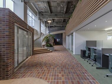 Shinonome Shinkin Bank in Maebashi / HAGISO