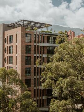 Gallery of El Gulungo Building / ALH Taller de Arquitectura  - 6
