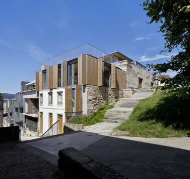 Subida ao Castelo reform / LIQE arquitectura