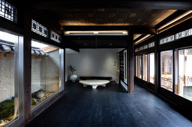 Nostalgia Bluejae House / Creative Studio Unravel