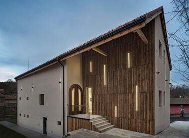 Gallery of Art Centre Vihrony / Vision Consulting  - 1