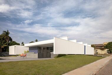 Casa Galeria / BLOCO Arquitetos
