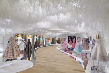画廊 “克里斯蒂安·迪奥：梦之设计师”展览 / OMA  - 3