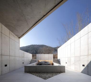 Casa Dolmética / TURTLE Architects