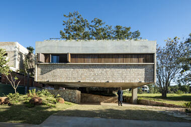 Yvyraju House / OMCM arquitectos