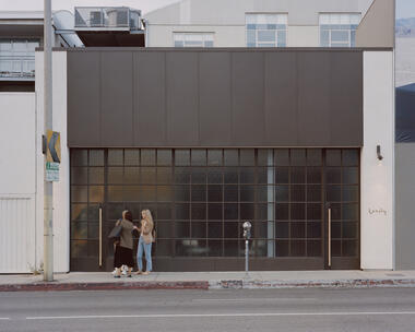 Lonely Melrose Store / Knight Associates + Lara Hoad Architecture & Design