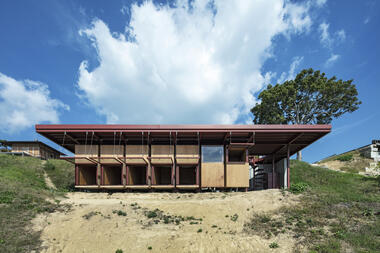 DOKUBO+ EL AMIGO House Expansion / Jo Nagasaka + Schemata Architects