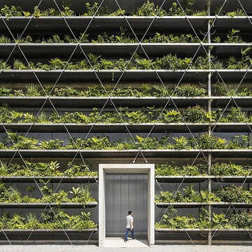 Fachadas verdes en la fábrica Jakob Saigon de Jakob