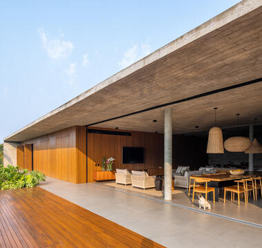 Casa Roni / Piúna Arquitetura