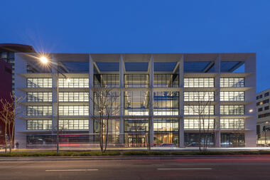 画廊 ICÔNE 联合办公综合体 / Foster + Partners  - 5