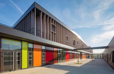 Complejo escolar en Serris  / Ameller, Dubois & Associés
