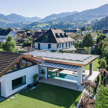 Descending Windows in Poolhaus from Air-Lux
