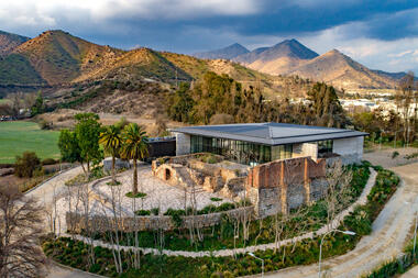 Gallery of Entremuros Event Center / Triangular  - 2