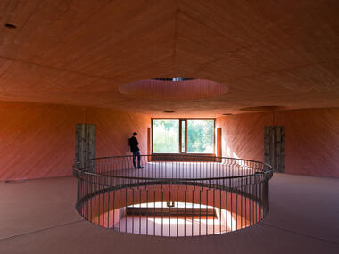 Arquitectura roja: Destacando los diseños contemporáneos