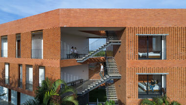 Hotel Ben Tre / Sanuki Daisuke architects  